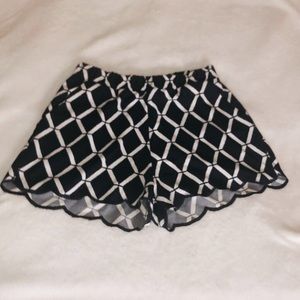 🌻 CLEAR OUT🌻 navy scallop pattern shorts